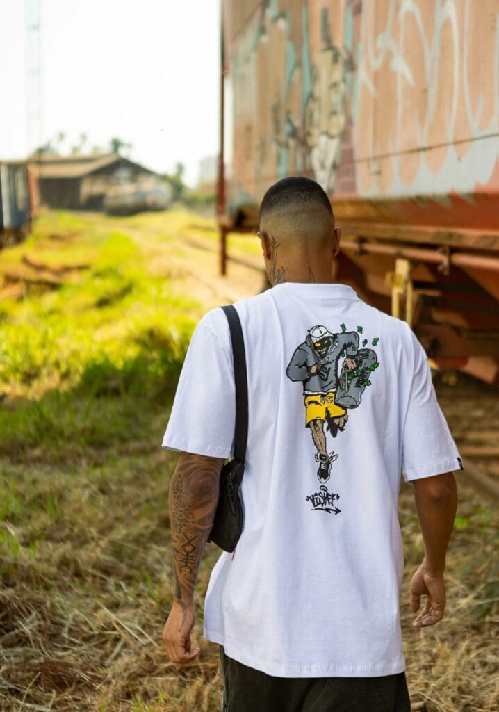 camiseta ”corre das notas” branca vishfi camiseta ”corre das notas” branca vishfi