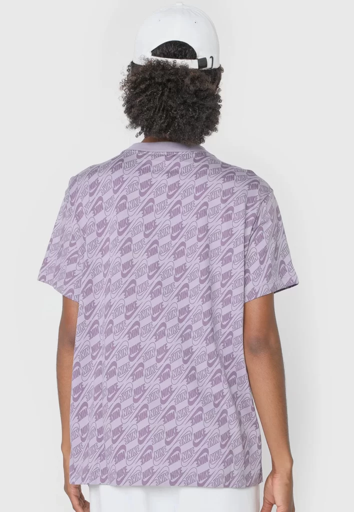 camiseta nike sportswear nsw print fut roxa camiseta nike sportswear nsw print fut roxa