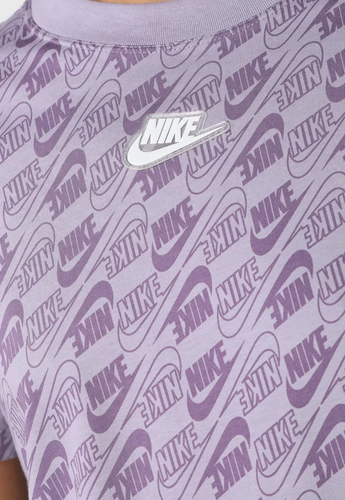 camiseta nike sportswear nsw print fut roxa camiseta nike sportswear nsw print fut roxa