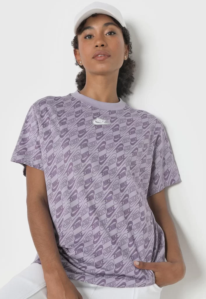 camiseta nike sportswear nsw print fut roxa