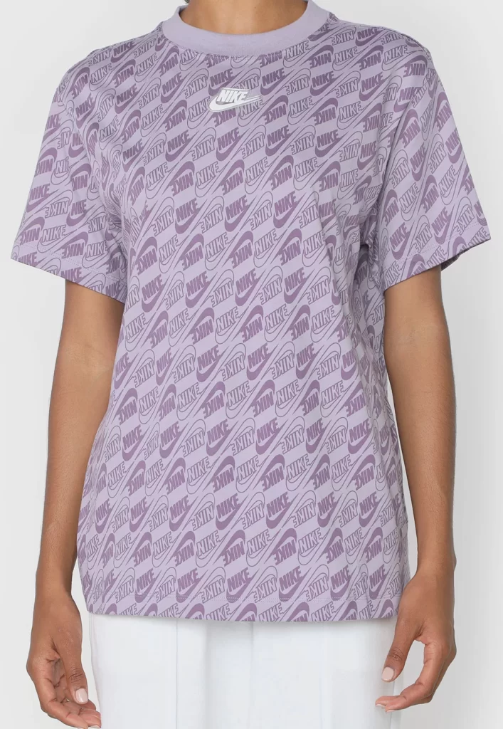 camiseta nike sportswear nsw print fut roxa camiseta nike sportswear nsw print fut roxa