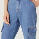 calça jeans feminina wide leg cargo cintura média