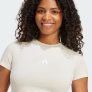 camiseta cropped adidas beige