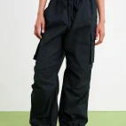 calça cargo oversized black