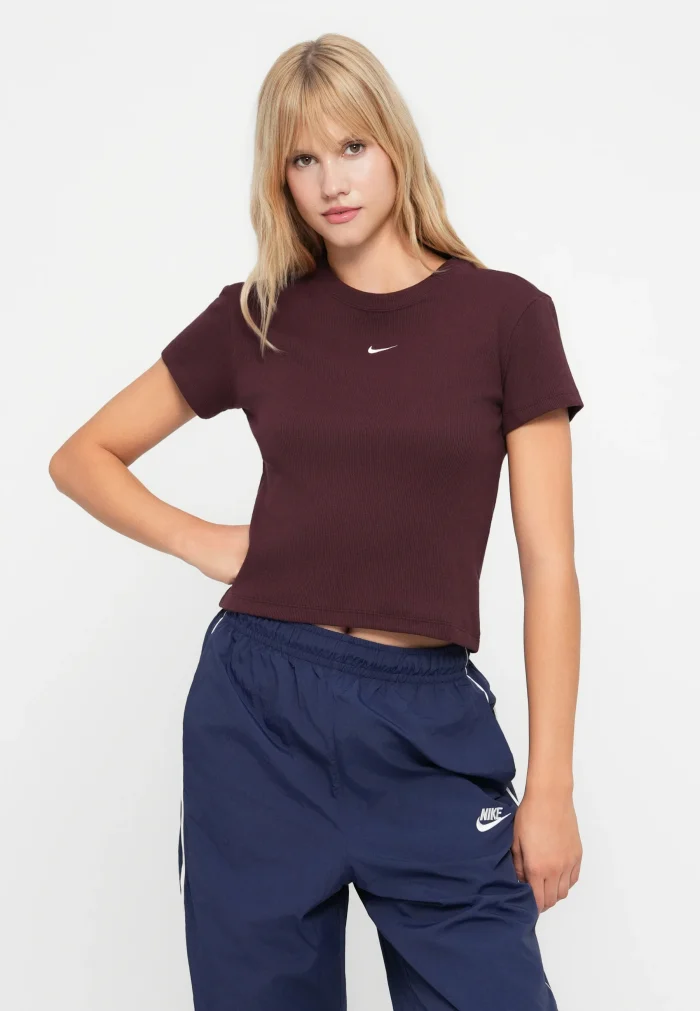 baby tee nike essentials vinho baby tee nike essentials vinho