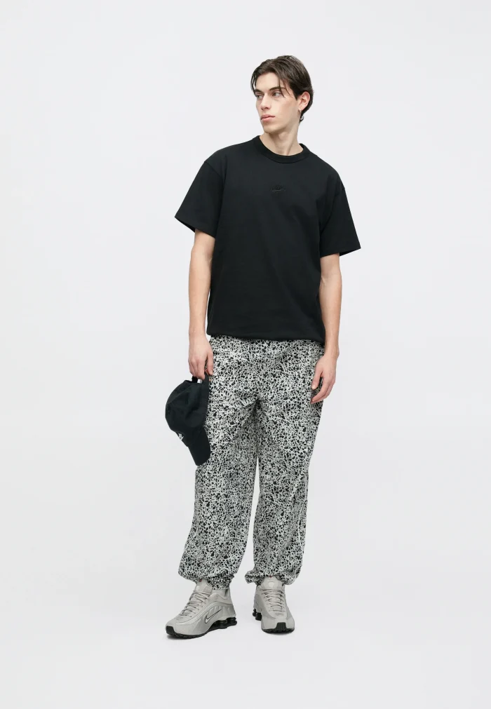 camiseta nike essentials doble black camiseta nike essentials doble black