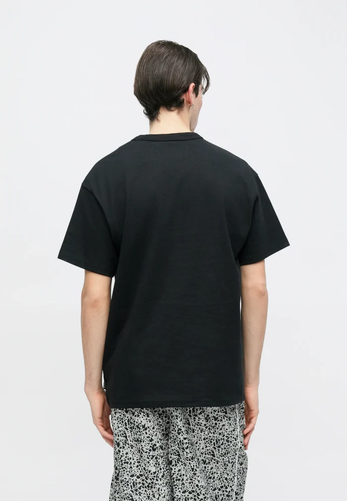 camiseta nike essentials doble black camiseta nike essentials doble black