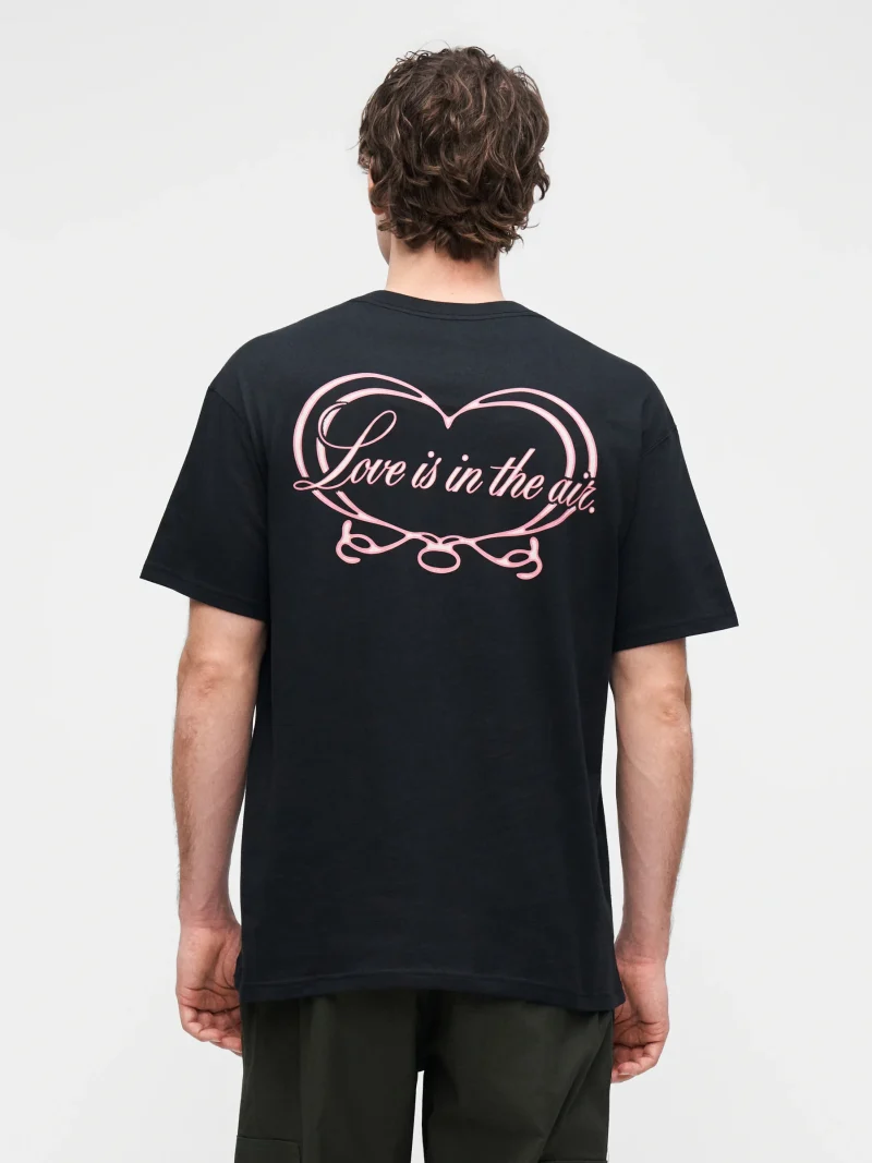 camiseta nike “love in the air” black camiseta nike "love in the air" black