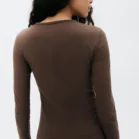 blusa básica feminina manga longa slim – marrom