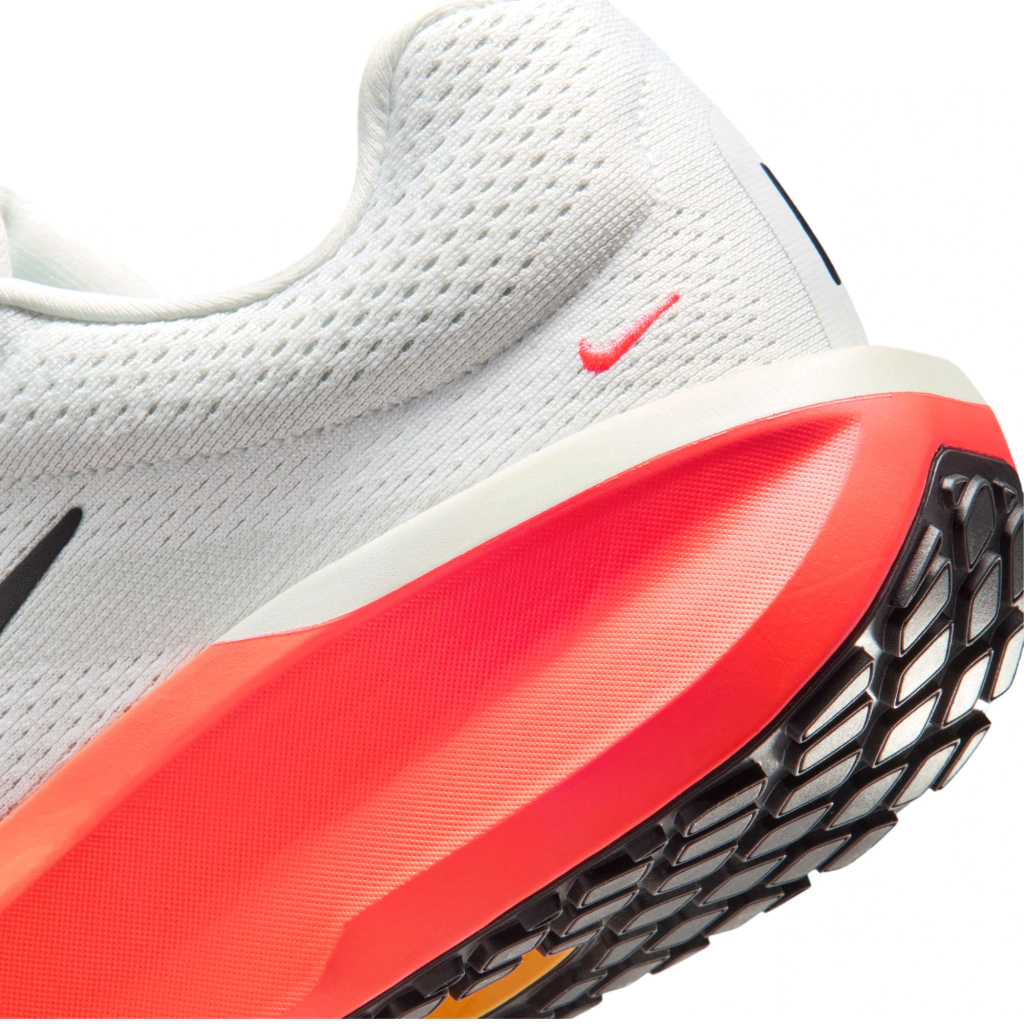 tênis nike air winflo 11 summit white/ cramoisi vif tênis nike air winflo 11 summit white/ cramoisi vif